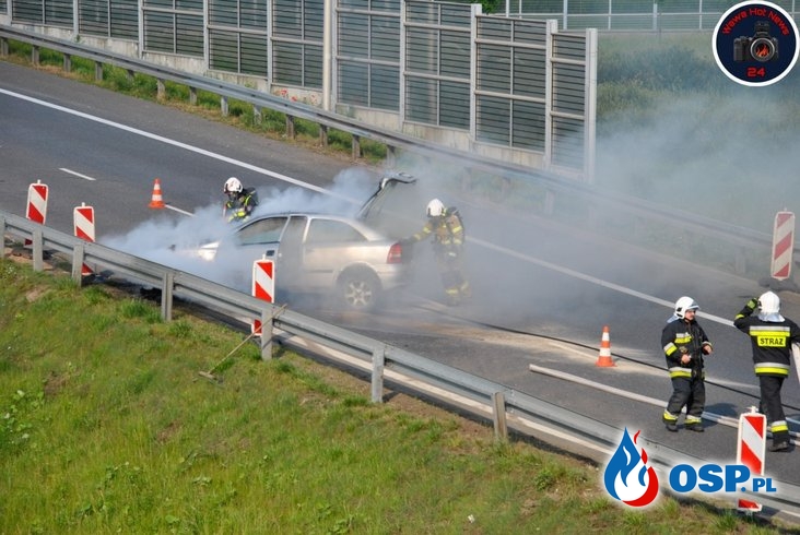 Pożar samochodu na S8 pod Warszawą. Chwilę wcześniej auto uległo awarii. OSP Ochotnicza Straż Pożarna