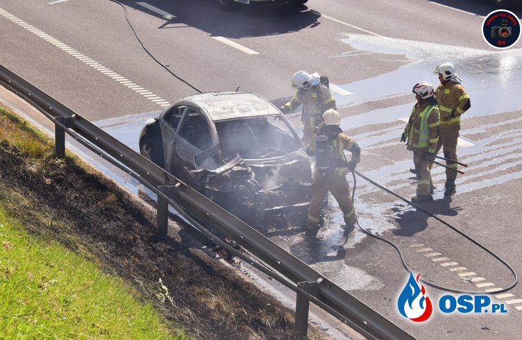 Auto zapaliło się podczas jazdy. Pożar na trasie S8. OSP Ochotnicza Straż Pożarna