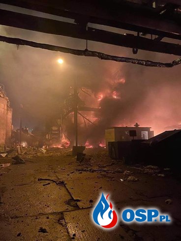 Wybuch i pożar w zakładzie chemicznym w Oświęcimiu. W akcji kilkanaście zastępów strażaków. OSP Ochotnicza Straż Pożarna