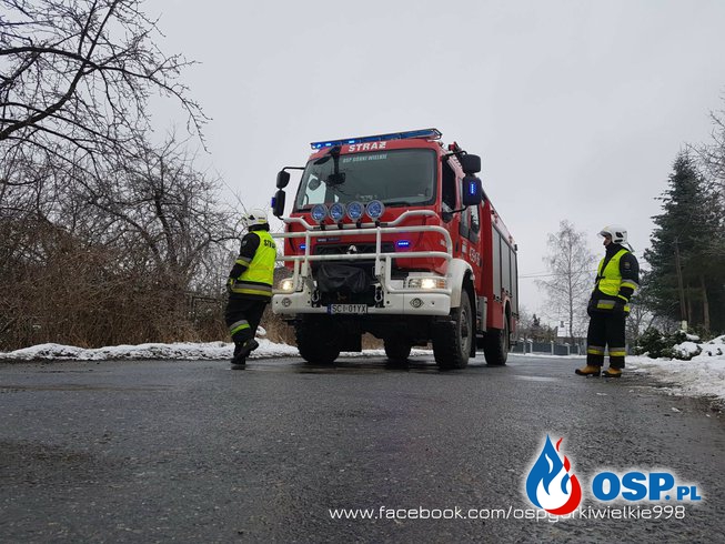 Rozległa plama oleju OSP Ochotnicza Straż Pożarna