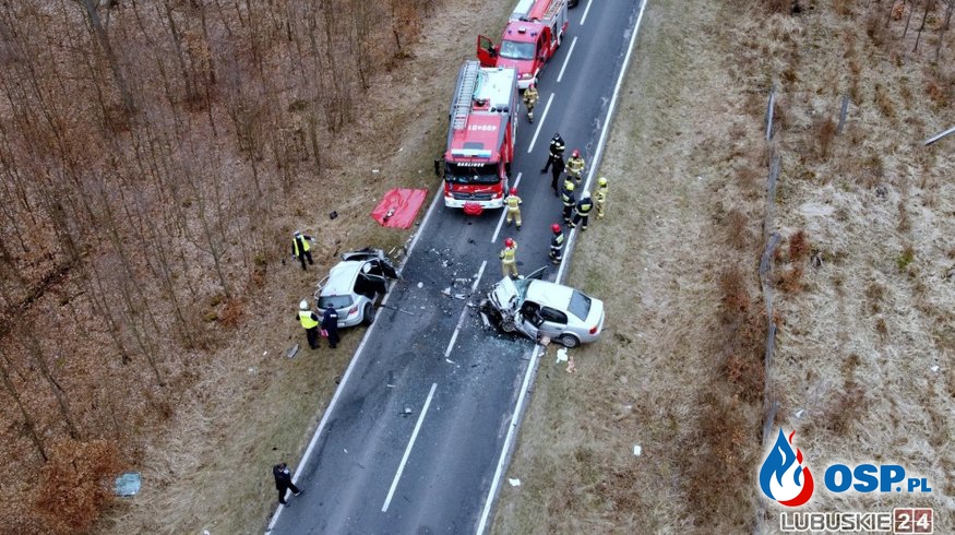 Dwóch kierowców zginęło w czołowym zderzeniu samochodów pod Barlinkiem OSP Ochotnicza Straż Pożarna