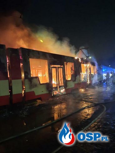 Pożar w zajezdni tramwajowej w Gdańsku. Dwa tramwaje spłonęły, kolejne dwa są uszkodzone. OSP Ochotnicza Straż Pożarna