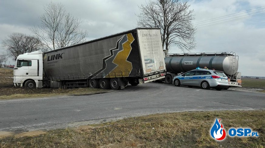 Gablin - zderzenie dwóch pojazdów ciężarowych OSP Ochotnicza Straż Pożarna