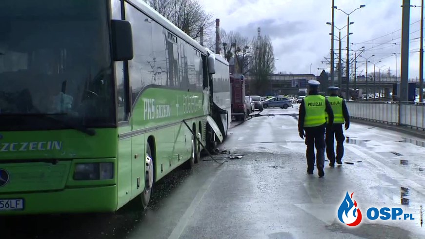 22 osoby ranne po wypadku w Szczecinie. Zderzyły się dwa autobusy i dwa busy. OSP Ochotnicza Straż Pożarna