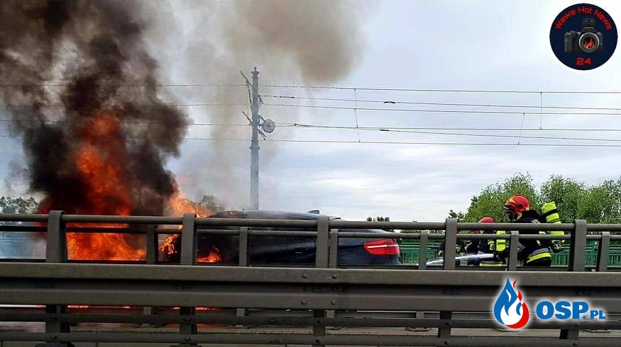 Pożar BMW w Warszawie. Ogień pojawił się w komorze silnika. OSP Ochotnicza Straż Pożarna