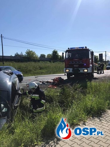 Auto zmiażdżone po  zderzeniu z ciężarówką na DK94. Lądował śmigłowiec LPR. OSP Ochotnicza Straż Pożarna