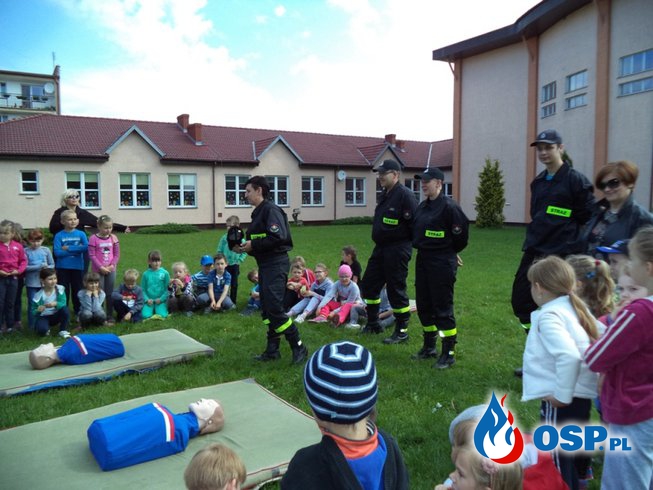 Biezdrowo - pokazy strażackie w szkole podstawowej. OSP Ochotnicza Straż Pożarna