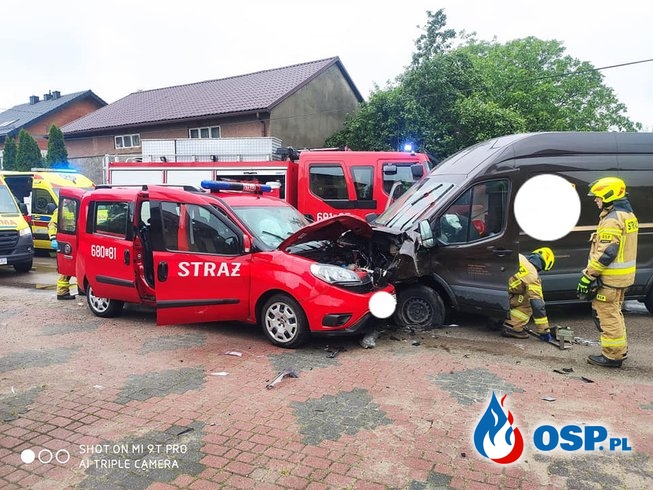 Dwóch strażaków rannych po wypadku we Włodowicach OSP Ochotnicza Straż Pożarna