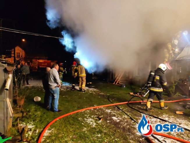 Pożar w domu strażaka OSP Siemyśl. Koledzy z jednostki apelują o pomoc. OSP Ochotnicza Straż Pożarna