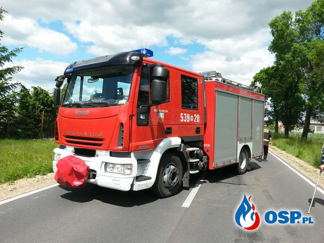 Zderzenie samochodu osobowego z ciągnikiem OSP Ochotnicza Straż Pożarna