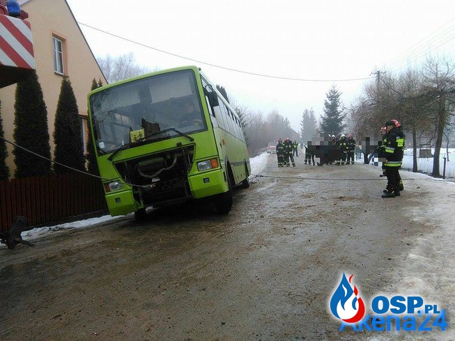 Autobus szkolny w rowie - Babicha OSP Ochotnicza Straż Pożarna