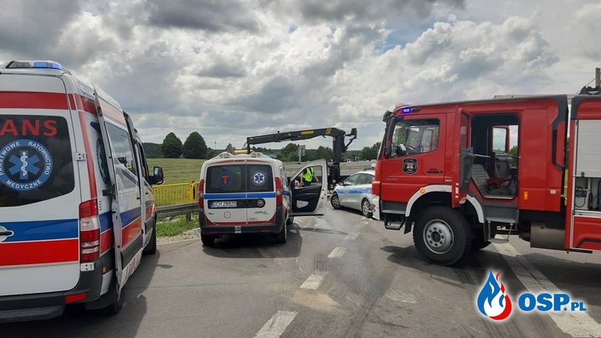 Zderzenie dwóch aut i ciężarówki pod Chojnicami. Jedna osoba zginęła. OSP Ochotnicza Straż Pożarna