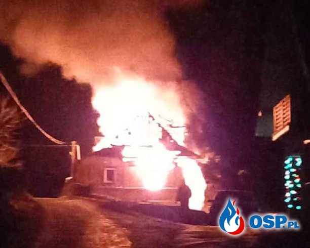 Nocny pożar drewnianego domu w Pieniążkowicach OSP Ochotnicza Straż Pożarna