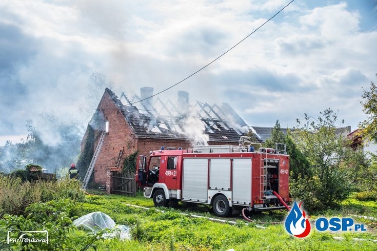 Groźny pożar domu w Suśni. Budynek doszczętnie spłonął. OSP Ochotnicza Straż Pożarna