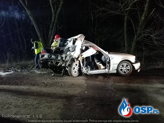 Dwóch strażaków OSP zginęło w nocnym wypadku drogowym. OSP Ochotnicza Straż Pożarna
