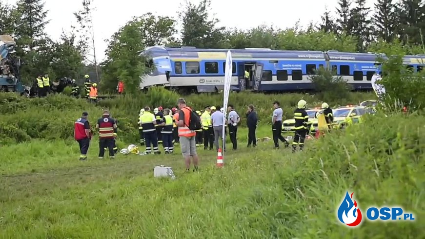 Katastrofa kolejowa w Czechach. Co najmniej 3 ofiary śmiertelne i dziesiątki rannych. OSP Ochotnicza Straż Pożarna