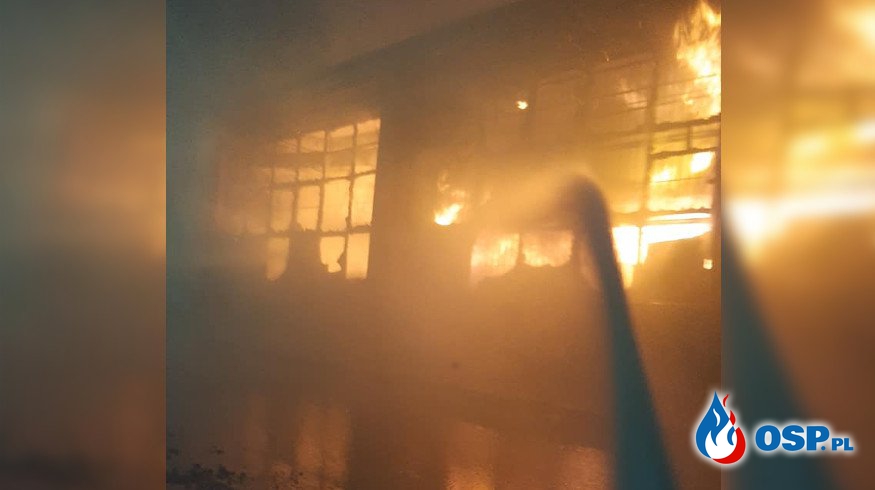 28 zastępów strażaków gasiło pożar fabryki mebli na Opolszczyźnie OSP Ochotnicza Straż Pożarna