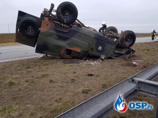 Wypadek wojskowego samochodu na autostradzie A1. OSP Ochotnicza Straż Pożarna