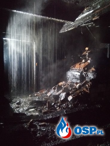 Wybuch gazu, przyczyną pożaru domu. OSP Ochotnicza Straż Pożarna