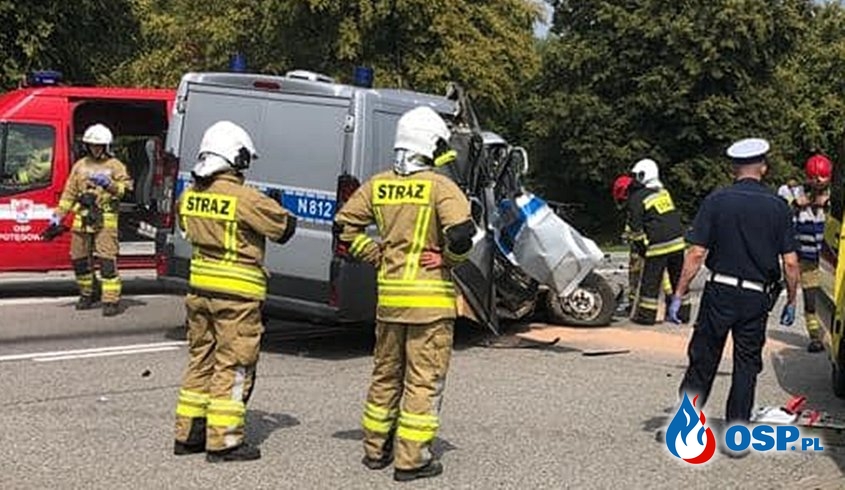 Policjant zginął w wypadku radiowozu z ciągnikiem OSP Ochotnicza Straż Pożarna