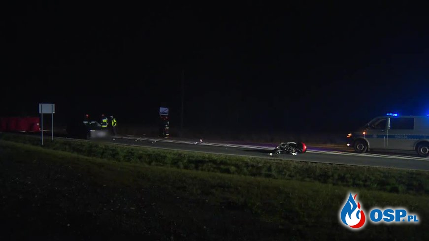 Tragiczny wypadek pod Częstochową. 31-latek skuterem uderzył w samochód. OSP Ochotnicza Straż Pożarna