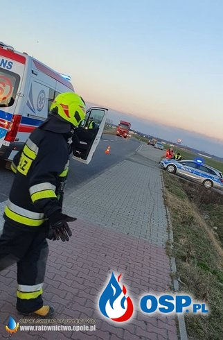 Tragiczny wypadek na trasie pomiędzy Opolem i Prudnikiem. Jedna osoba zginęła. OSP Ochotnicza Straż Pożarna