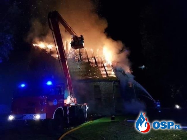 Pożar zabytkowego kościoła w Orłowie. W akcji 15 zastępów straży pożarnej. OSP Ochotnicza Straż Pożarna
