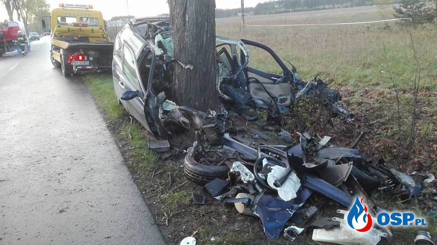 27-latek zginął w wypadku alfy romeo. Drzewo wbiło się w samochód! OSP Ochotnicza Straż Pożarna
