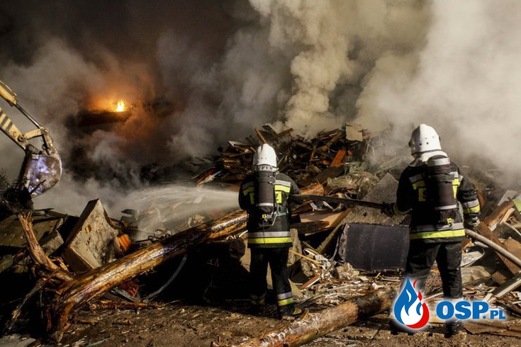 Gigantyczny pożar fabryki mebli w Suchedniowie. OSP Ochotnicza Straż Pożarna