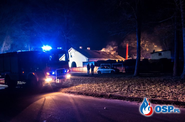 Pożar domu w Zawadzkiem. Mieszkaniec przybiegł zgłosić pożar do remizy! OSP Ochotnicza Straż Pożarna