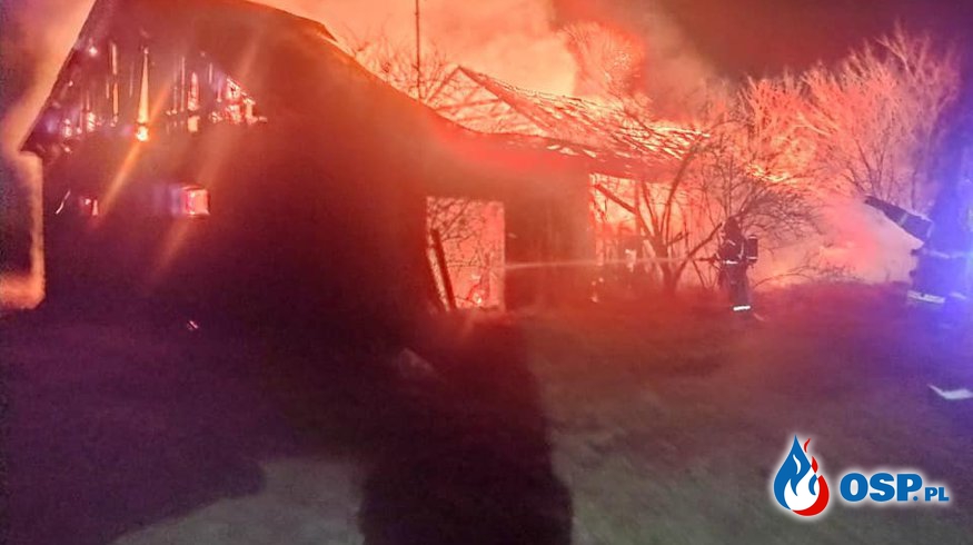 Nocny pożar stodoły w Malcanowie. Wewnątrz było blisko 200 bel słomy. OSP Ochotnicza Straż Pożarna
