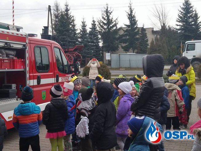 Wizyta dzieci z przedszkola w Woli Zaradzyńskiej OSP Ochotnicza Straż Pożarna
