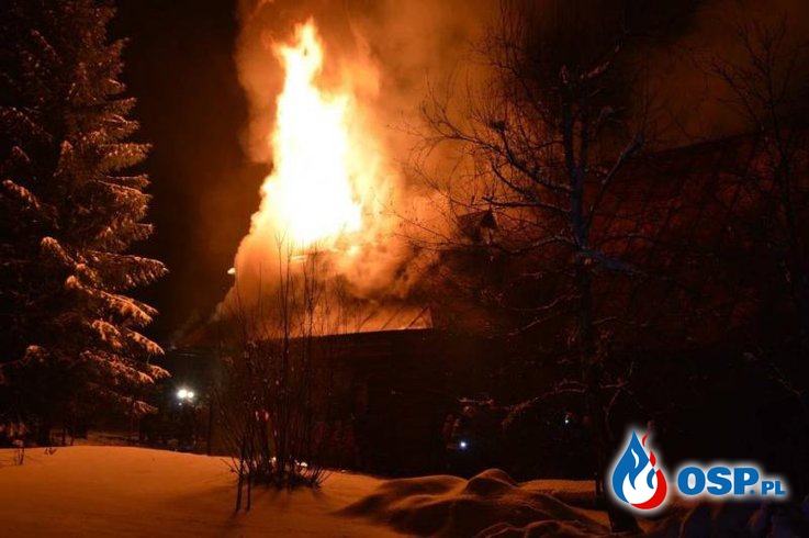 Pożar w Sylwestrową noc. Spłonął dom w Murzasichlu. OSP Ochotnicza Straż Pożarna