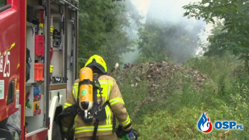 Blisko 120 strażaków gasiło ogromny pożar składowiska materiałów na Śląsku OSP Ochotnicza Straż Pożarna