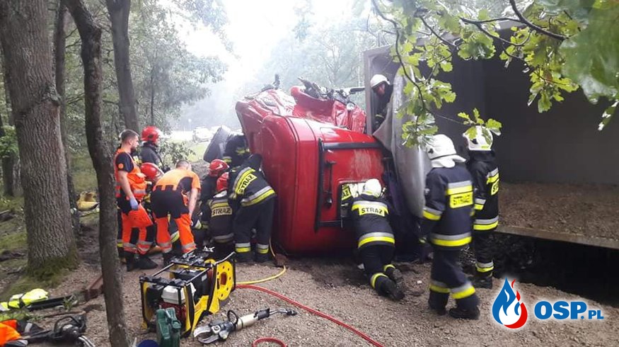Tragiczny wypadek na DK9. Kierowca ciężarówki był zakleszczony w kabinie OSP Ochotnicza Straż Pożarna