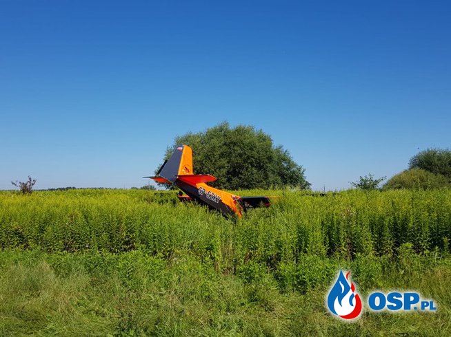Awaryjne lądowanie samolotu w Tarnowcu. Podczas lotu doszło do awarii silnika. OSP Ochotnicza Straż Pożarna