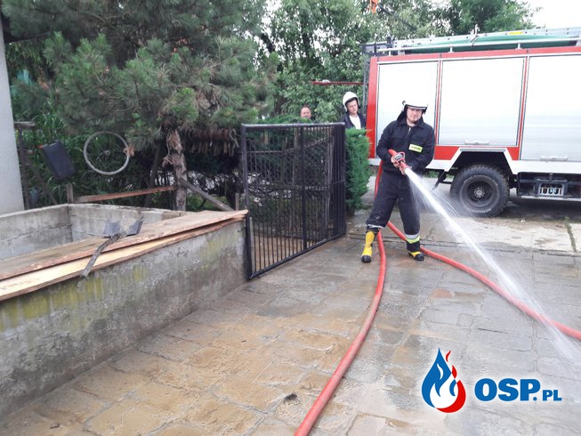 Zalana posesja w Siedliskach OSP Ochotnicza Straż Pożarna
