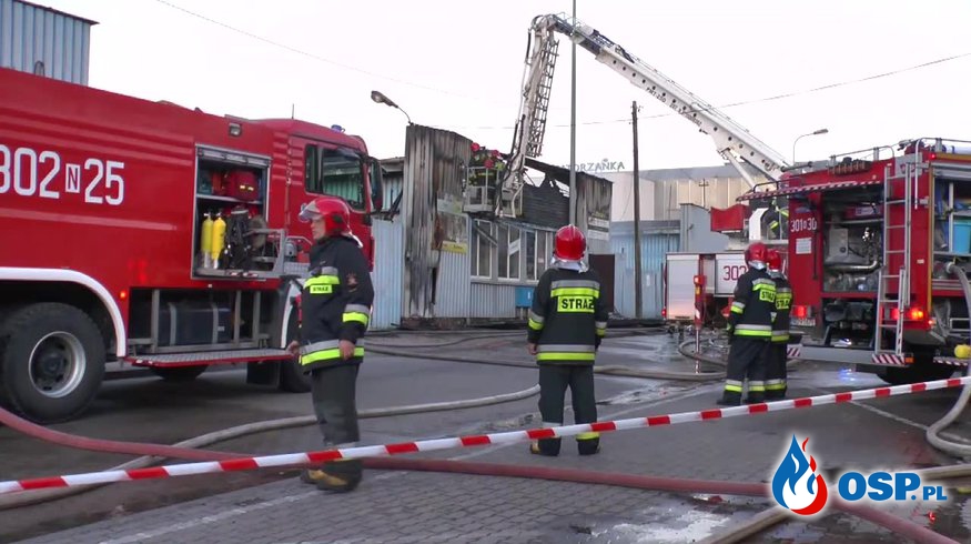 Pożar sklepu przemysłowego w Olsztynie. OSP Ochotnicza Straż Pożarna