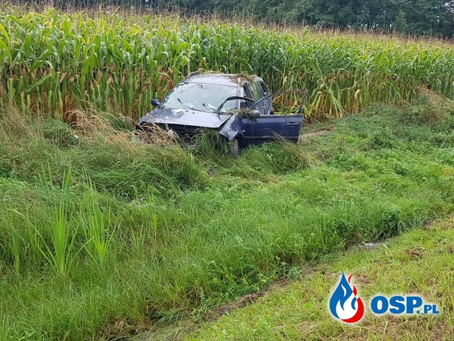 Rozpędzony samochód wjechał w wóz OSP Pawłowice. Kierowca BMW został ciężko ranny. OSP Ochotnicza Straż Pożarna