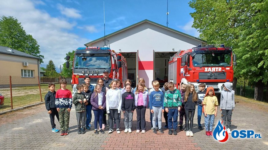 Wizyta uczniów klasy IIIb szkoły podstawowej z Zespołu Szkół im. Integracji Europejskiej Nowym Mieście w OSP OSP Ochotnicza Straż Pożarna