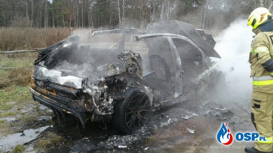 Luksusowe auto spłonęło na parkingu w Wierzchucinie OSP Ochotnicza Straż Pożarna
