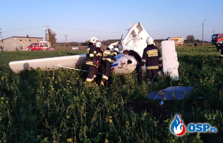Tragiczny wypadek awionetki pod Kłodawą. Pilot zginął. OSP Ochotnicza Straż Pożarna