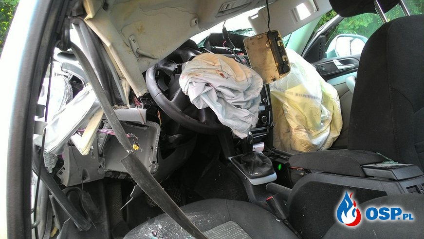 Groźny wypadek osobówki z ciężarówką. TIR stanął w płomieniach OSP Ochotnicza Straż Pożarna