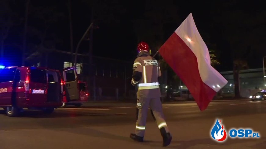 Strażacka sztafeta z biało-czerwoną. Akcja z okazji Dnia Flagi. OSP Ochotnicza Straż Pożarna