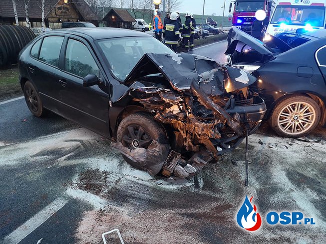 Wypadek w miejscowości Stopka na DK 25. Zderzyły się BMW, audi i seat. OSP Ochotnicza Straż Pożarna