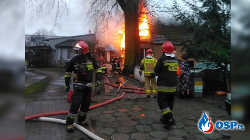 Strażak OSP uratował kobietę z płonącego domu. "Wracał z pracy" OSP Ochotnicza Straż Pożarna