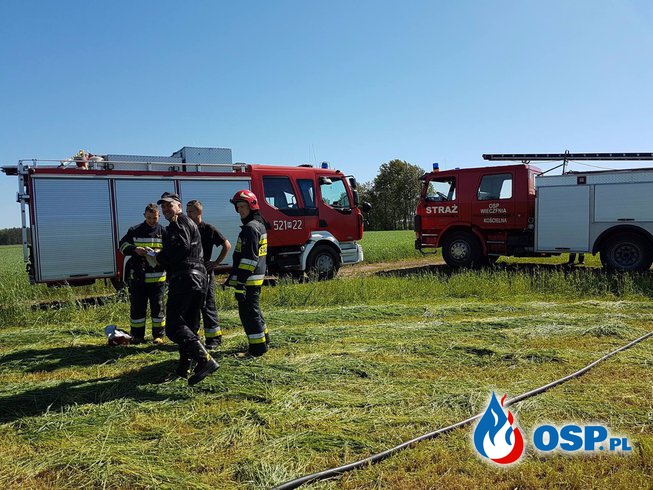 Ciągnik spłonął na polu OSP Ochotnicza Straż Pożarna