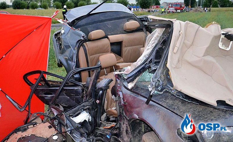 16-latka w ciąży i 20-letni kierowca zginęli w wypadku BMW. OSP Ochotnicza Straż Pożarna