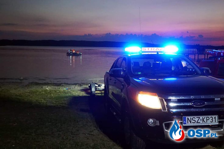 Dwóch nastolatków utonęło w jeziorze Świętajno. Nocna akcja strażaków na Mazurach. OSP Ochotnicza Straż Pożarna