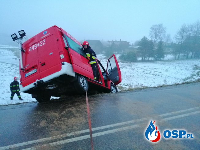 Strażacy jechali do wypadku, ich wóz wpadł do rowu OSP Ochotnicza Straż Pożarna